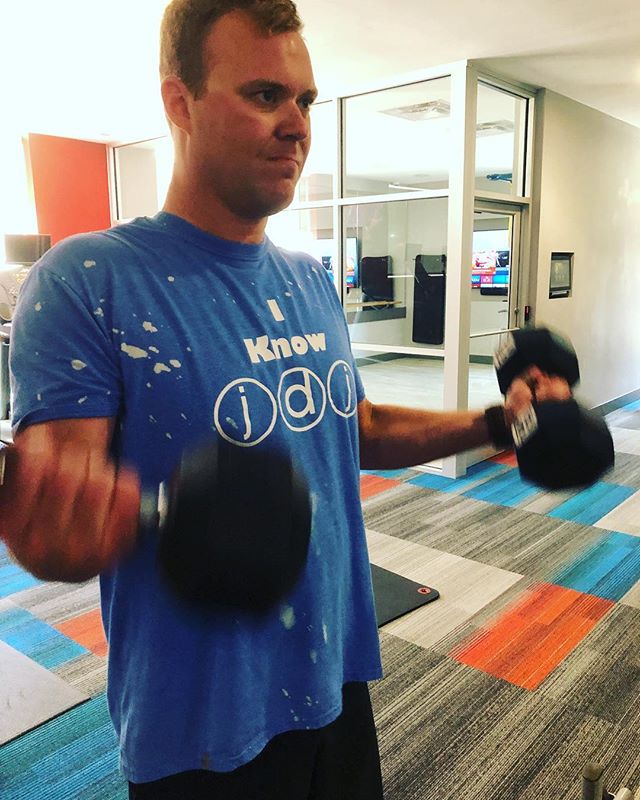 Biceps today #bootcamp #personaltrainer #gym #denver #colorado #fitness #personaltraining #trainerscott #getinshape #fatloss #loseweight #ripped #toned #chestpress #benchpress #chest #bench #chestday #pecs #arms #arm #armday #pushups #fitbabe #triceps #biceps #babe #strong #fitnessmodel