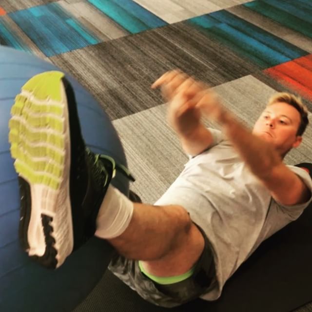 @ltanner23 crunches in bunches #bootcamp #personaltrainer #gym #denver #colorado #fitness #personaltraining #trainerscott #getinshape #fatloss #loseweight #ripped #toned #chestpress #benchpress #chest #bench #chestday #pecs #arms #arm #armday #pushups #fitbabe #triceps #biceps #babe #strong #fitnessmodel