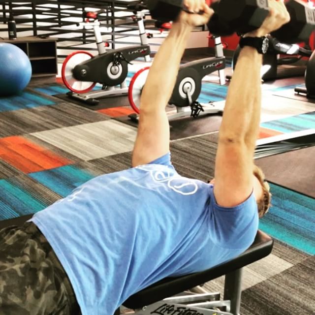Tris for the guys #bootcamp #personaltrainer #gym #denver #colorado #fitness #personaltraining #trainerscott #getinshape #fatloss #loseweight #ripped #toned #chestpress #benchpress #chest #bench #chestday #pecs #arms #arm #armday #pushups #fitbabe #triceps #biceps #babe #strong #fitnessmodel