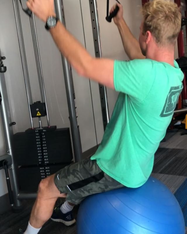 Latty pulls #bootcamp #personaltrainer #gym #denver #colorado #fitness #personaltraining #trainerscott #getinshape #fatloss #loseweight #ripped #toned #chestpress #benchpress #chest #bench #chestday #pecs #arms #arm #armday #pushups #fitbabe #triceps #biceps #babe #strong #fitnessmodel