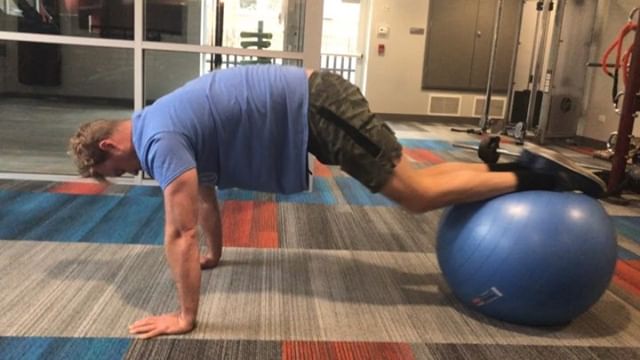 I am the boomerang master. This was one take. #bootcamp #personaltrainer #gym #denver #colorado #fitness #personaltraining #trainerscott #getinshape #fatloss #loseweight #ripped #toned #chestpress #benchpress #chest #bench #chestday #pecs #arms #arm #armday #pushups #fitbabe #triceps #biceps #babe #strong #fitnessmodel