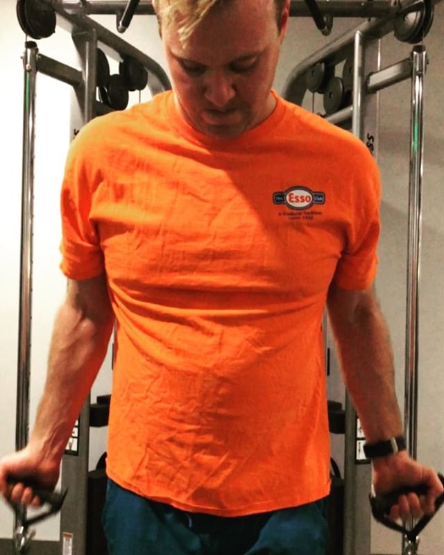 Cable curls are so hot right now #bootcamp #personaltrainer #gym #denver #colorado #fitness #personaltraining #trainerscott #getinshape #fatloss #loseweight #ripped #toned #chestpress #benchpress #chest #bench #chestday #pecs #arms #arm #armday #pushups #fitbabe #triceps #biceps #babe #strong #fitnessmodel